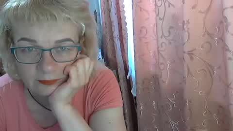Olivia Mia online show from June 17, 7:33 am