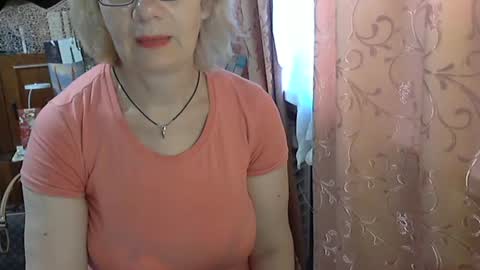 Olivia Mia online show from June 18, 6:02 am