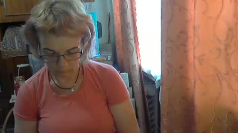 Olivia Mia online show from June 28, 11:05 am