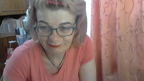Olivia Mia online show from June 29, 8:31 am