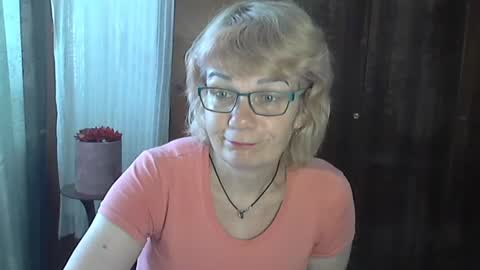 Olivia Mia online show from July 8, 8:41 am