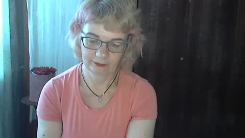 Olivia Mia online show from July 11, 8:28 am