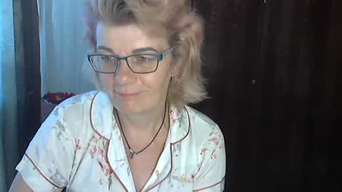 Olivia Mia online show from July 12, 11:45 am