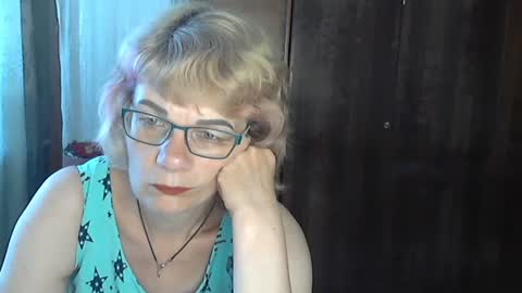 Olivia Mia online show from July 13, 8:28 am