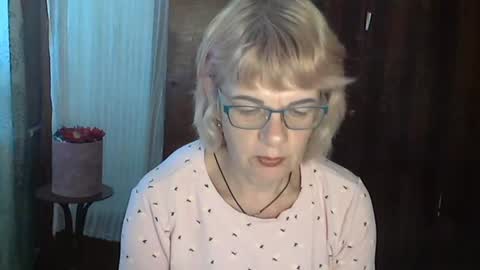 Olivia Mia online show from July 18, 11:58 am