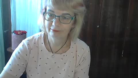 Olivia Mia online show from July 19, 6:17 am