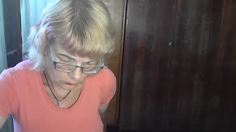 Olivia Mia online show from July 26, 9:49 am
