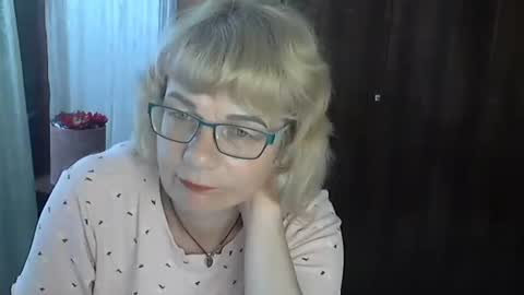 Olivia Mia online show from July 28, 9:48 am