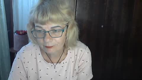 Olivia Mia online show from July 28, 1:10 pm