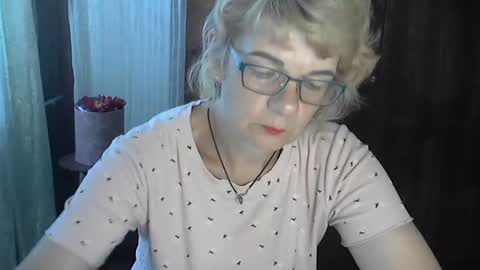 Olivia Mia online show from August 6, 9:33 am