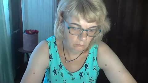 Olivia Mia online show from August 7, 9:33 am