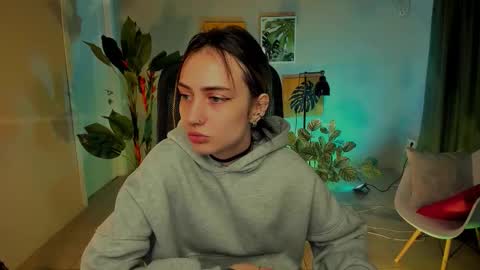 Snapshot of olivia_norton_ chatting on September 25, 12:09 pm olivia_norton_ online show from September 25, 12:09 pm