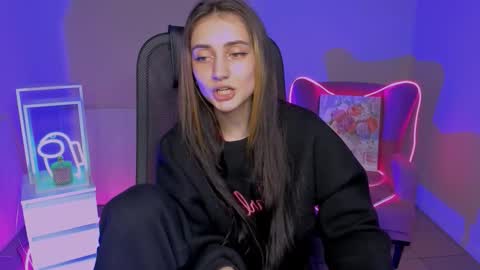 olivia_norton_ online show from November 5, 3:01 pm