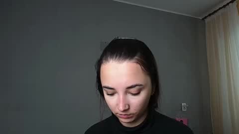 Snapshot of olivia_oliv chatting on June 4, 10:43 am Olivia online show from June 4, 10:43 am
