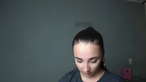 Snapshot of olivia_oliv chatting on June 20, 7:05 pm Olivia online show from June 20, 7:05 pm