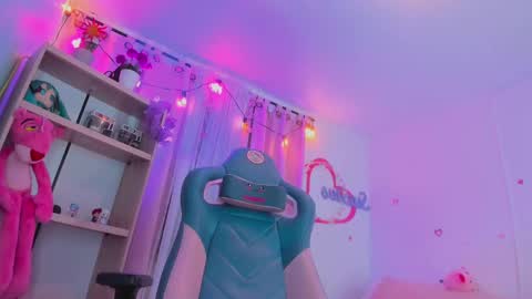 Snapshot of olivia_pretty_ chatting on February 7, 1:15 am olivia_pretty_ online show from February 7, 1:15 am