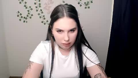 Snapshot of olivia_red_ chatting on June 3, 8:03 pm Olivia online show from June 3, 8:03 pm
