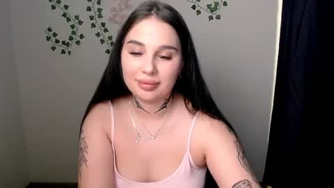 Snapshot of olivia_red_ chatting on June 9, 7:25 pm Olivia online show from June 9, 7:25 pm