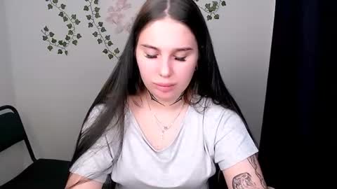 Snapshot of olivia_red_ chatting on June 11, 3:15 am Olivia online show from June 11, 3:15 am