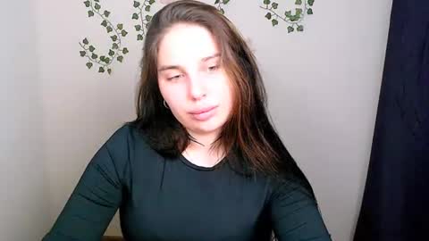 Snapshot of olivia_red_ chatting on June 22, 8:28 pm Olivia online show from June 22, 8:28 pm