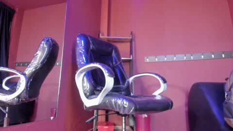 Snapshot of olivia_seex chatting on December 22, 1:00 pm online show from December 22, 1:00 pm