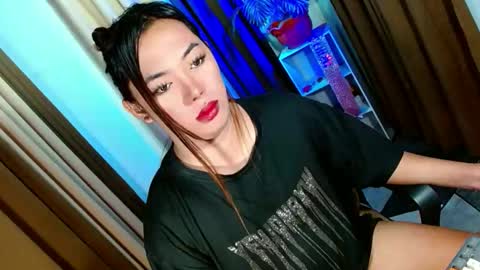 Snapshot of olivia_the_temptress27 chatting on October 11, 7:40 am Miss OLIVIA online show from October 11, 7:40 am