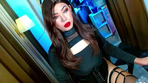 Snapshot of olivia_the_temptress27 chatting on November 7, 8:58 am Miss OLIVIA online show from November 7, 8:58 am