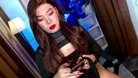 Snapshot of olivia_the_temptress27 chatting on November 21, 10:03 am Miss OLIVIA online show from November 21, 10:03 am