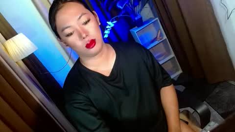 Snapshot of olivia_the_temptress27 chatting on December 15, 7:34 am Miss OLIVIA online show from December 15, 7:34 am