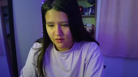 Snapshot of olivia_watson_ chatting on May 9, 12:10 pm Olivia online show from May 9, 12:10 pm