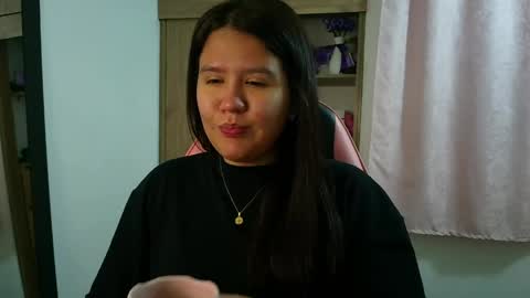 Snapshot of olivia_watson_ chatting on May 11, 12:00 pm Olivia online show from May 11, 12:00 pm