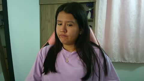 Snapshot of olivia_watson_ chatting on June 3, 2:33 pm Olivia online show from June 3, 2:33 pm