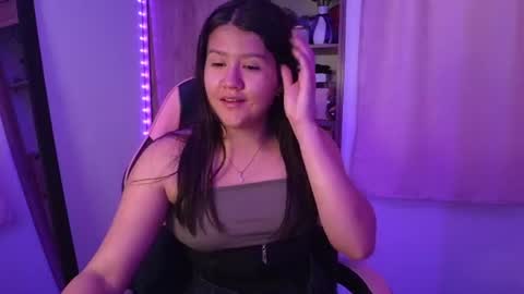 Snapshot of olivia_watson_ chatting on June 24, 12:04 pm Olivia online show from June 24, 12:04 pm
