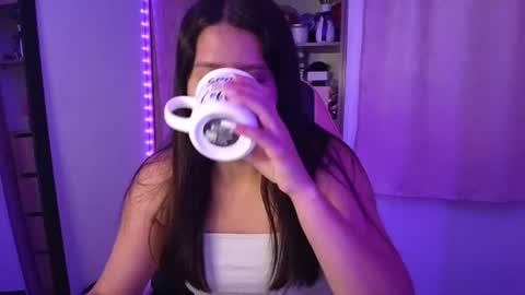 Snapshot of olivia_watson_ chatting on June 27, 11:37 am Olivia online show from June 27, 11:37 am