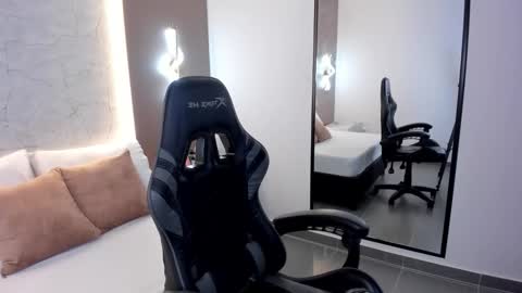 olivia_willoow online show from March 8, 2:37 am