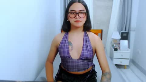 olivia_xxo online show from July 16, 10:49 pm
