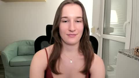 Snapshot of oliviaaa2003 chatting on December 5, 10:45 pm Oliwiaa2004 online show from December 5, 10:45 pm