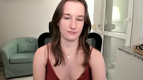 Snapshot of oliviaaa2003 chatting on December 6, 12:38 pm Oliwiaa2004 online show from December 6, 12:38 pm