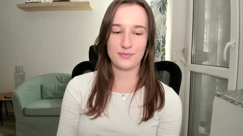 Snapshot of oliviaaa2003 chatting on December 26, 4:36 pm Oliwiaa2004 online show from December 26, 4:36 pm