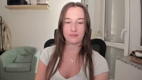 Snapshot of oliviaaa2003 chatting on December 13, 8:47 pm Oliwiaa2004 online show from December 13, 8:47 pm