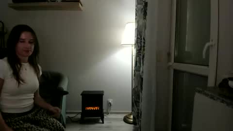 Snapshot of oliviaaa2003 chatting on December 15, 6:56 pm Oliwiaa2004 online show from December 15, 6:56 pm