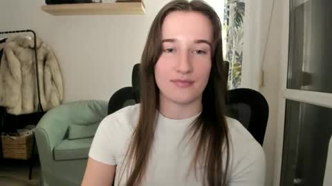 Snapshot of oliviaaa2003 chatting on February 24, 5:00 pm Oliwiaa2004 online show from February 24, 5:00 pm