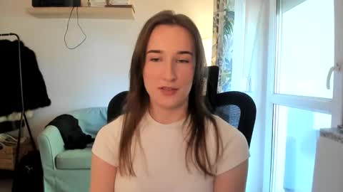 Snapshot of oliviaaa2003 chatting on April 30, 10:32 am Oliwiaa2004 online show from April 30, 10:32 am