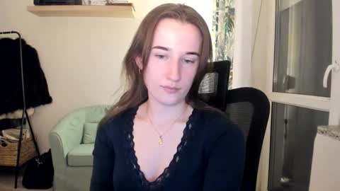 Snapshot of oliviaaa2003 chatting on May 2, 6:35 pm Oliwiaa2004 online show from May 2, 6:35 pm