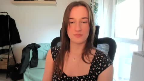 Snapshot of oliviaaa2003 chatting on May 5, 2:03 pm Oliwiaa2004 online show from May 5, 2:03 pm