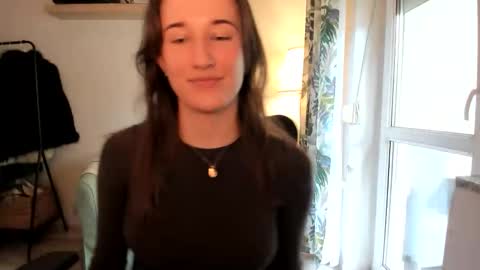 Snapshot of oliviaaa2003 chatting on May 8, 12:21 pm Oliwiaa2004 online show from May 8, 12:21 pm