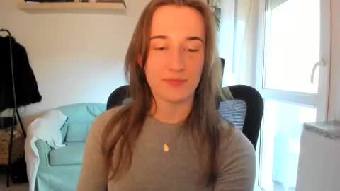 Snapshot of oliviaaa2003 chatting on May 27, 3:20 pm Oliwiaa2004 online show from May 27, 3:20 pm