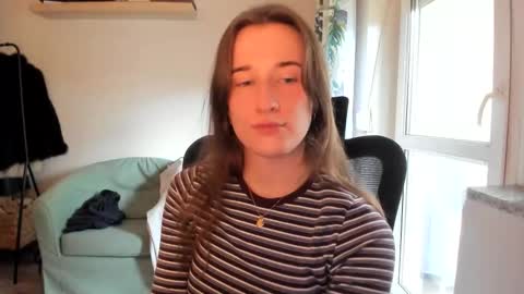 Snapshot of oliviaaa2003 chatting on June 2, 2:30 pm Oliwiaa2004 online show from June 2, 2:30 pm