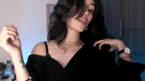 oliviaaa__ online show from February 6, 10:10 pm