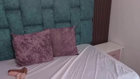 oliviabonnie online show from February 17, 7:09 pm